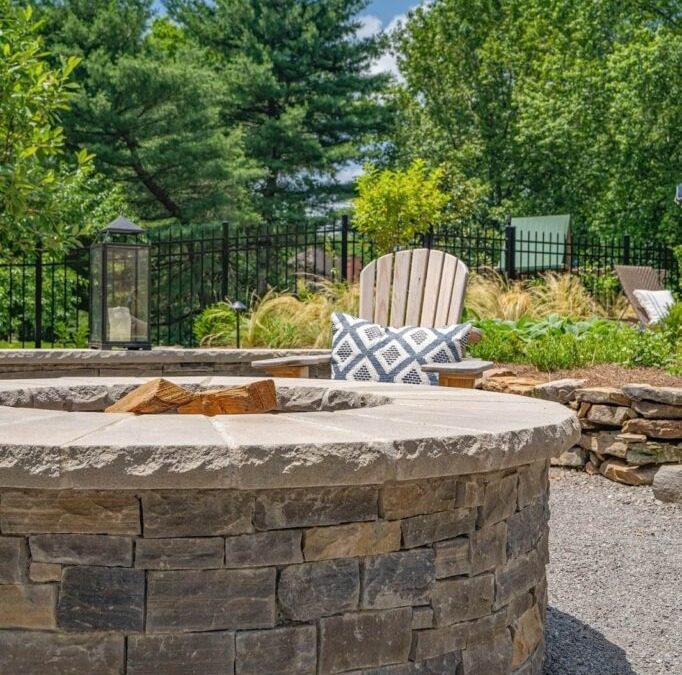 Fire and Water: Integrating Fire Features and Pools for the Ultimate Outdoor Vibe