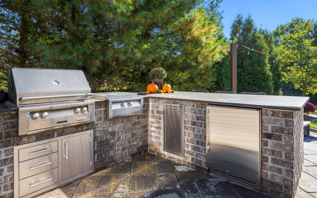 Outdoor Kitchens for Holiday Entertaining: What Works in Tennessee’s Fall Climate